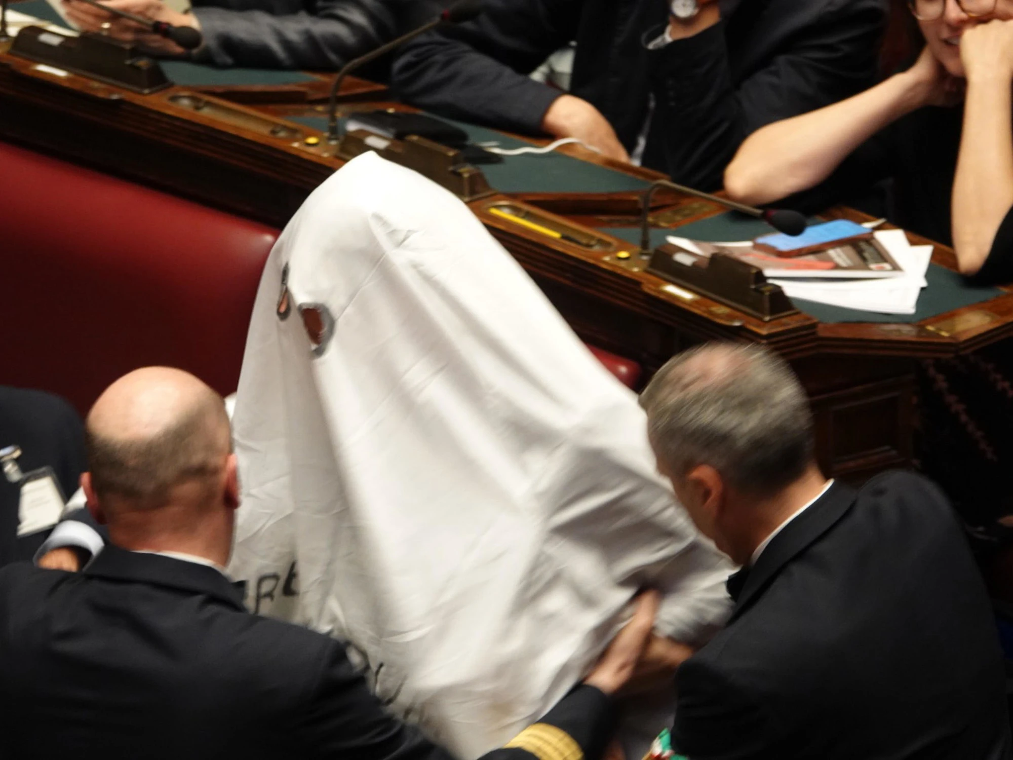 +Europa, i veleni e le accuse: "Teppismo e minacce"