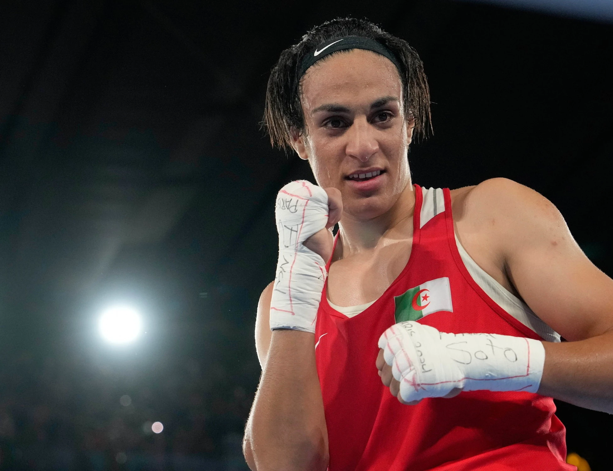 Imane Khelif non partecipa al torneo di boxe in Olanda: "Test obbligatorio sul sesso"