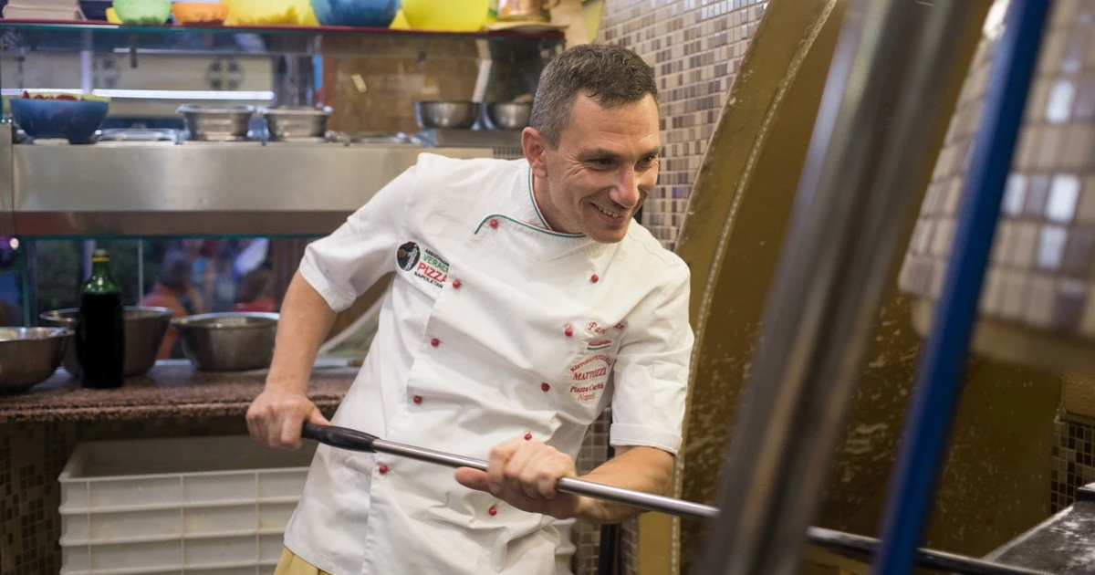 Napoli, pizzaioli e ristoratori in campo contro la crisi da coronavirus: "Sì alle consegne a domicilio"