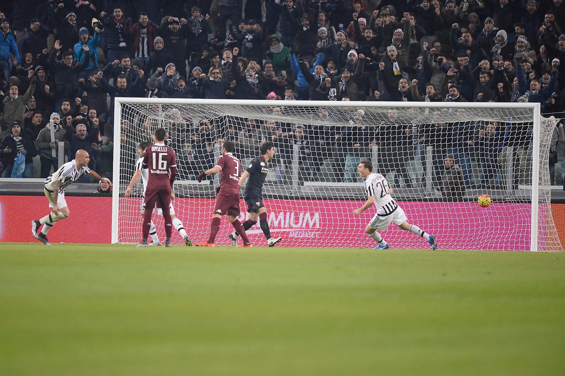 Juventus schiacciasassi anche in coppa Italia: Torino distrutto 4-0