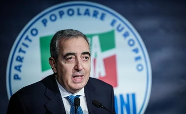 Fedez, Maurizio Gasparri all'attacco: "Operazione riuscita"
