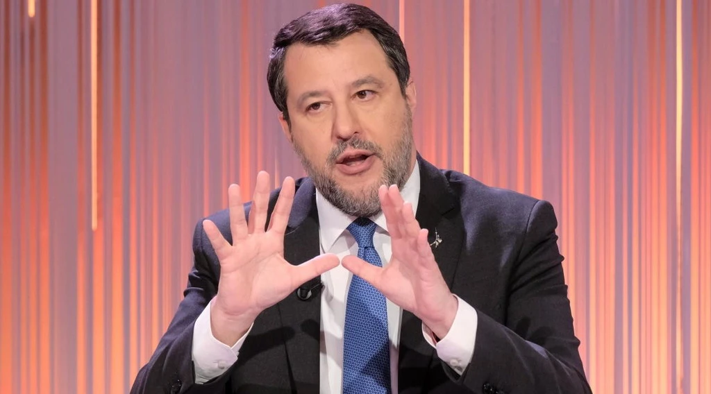 Matteo Salvini da Vespa, "contento da ministro e da papà": sinistra azzerata