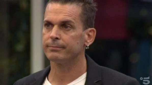 Grande Fratello Vip, Enrico Silvestrin eliminato e umiliato: "Bossari 2 - Il ritorno", brutalizzato in diretta