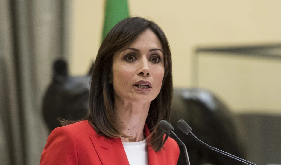 Mara Carfagna infilza Conte: "Contento perché Fitch ci ha messo insieme a Filippine e Colombia"