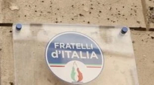 Fdi, assalto alla sede di Settimo Milanese: "Fascisti a testa in giù", esplode il caso