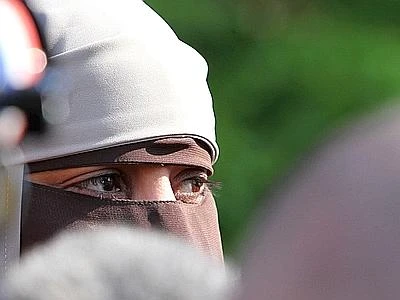 Egitto, solo donne con velo integrale: polemiche per la tv femminile salafita