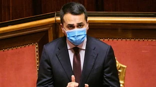 Reddito di cittadinanza, 400mila euro a stranieri non aventi diritto: l'ultimo flop M5s con i soldi pubblici
