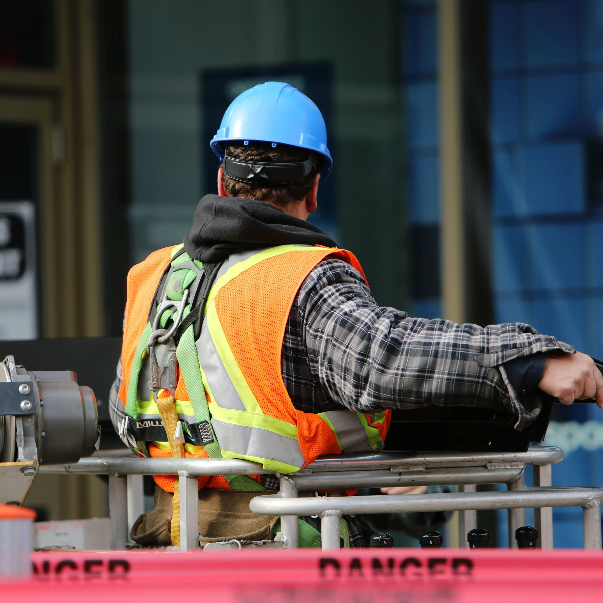 Il lavoro macina record e spazza via il precariato