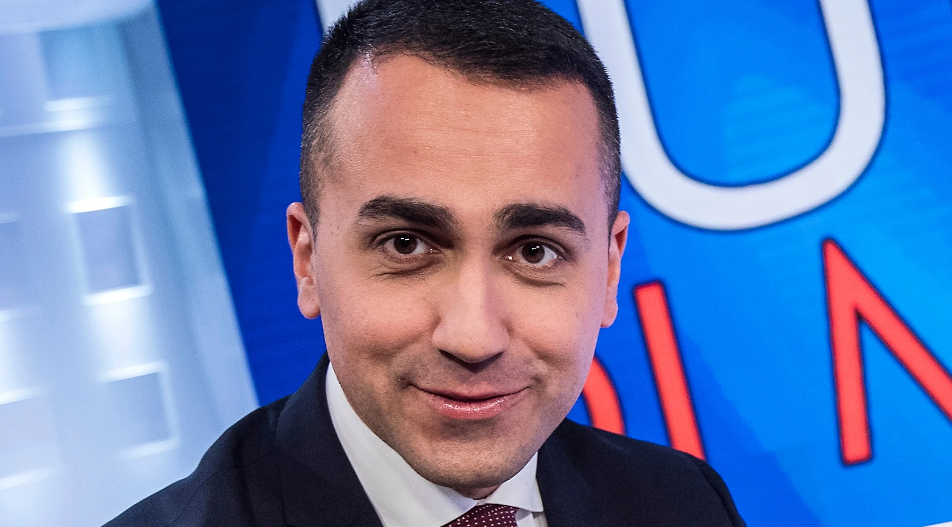 Luigi Di Maio scrive a Le Monde, gaffe terrificante sulla Francia: qualcuno fermi il vicepremier