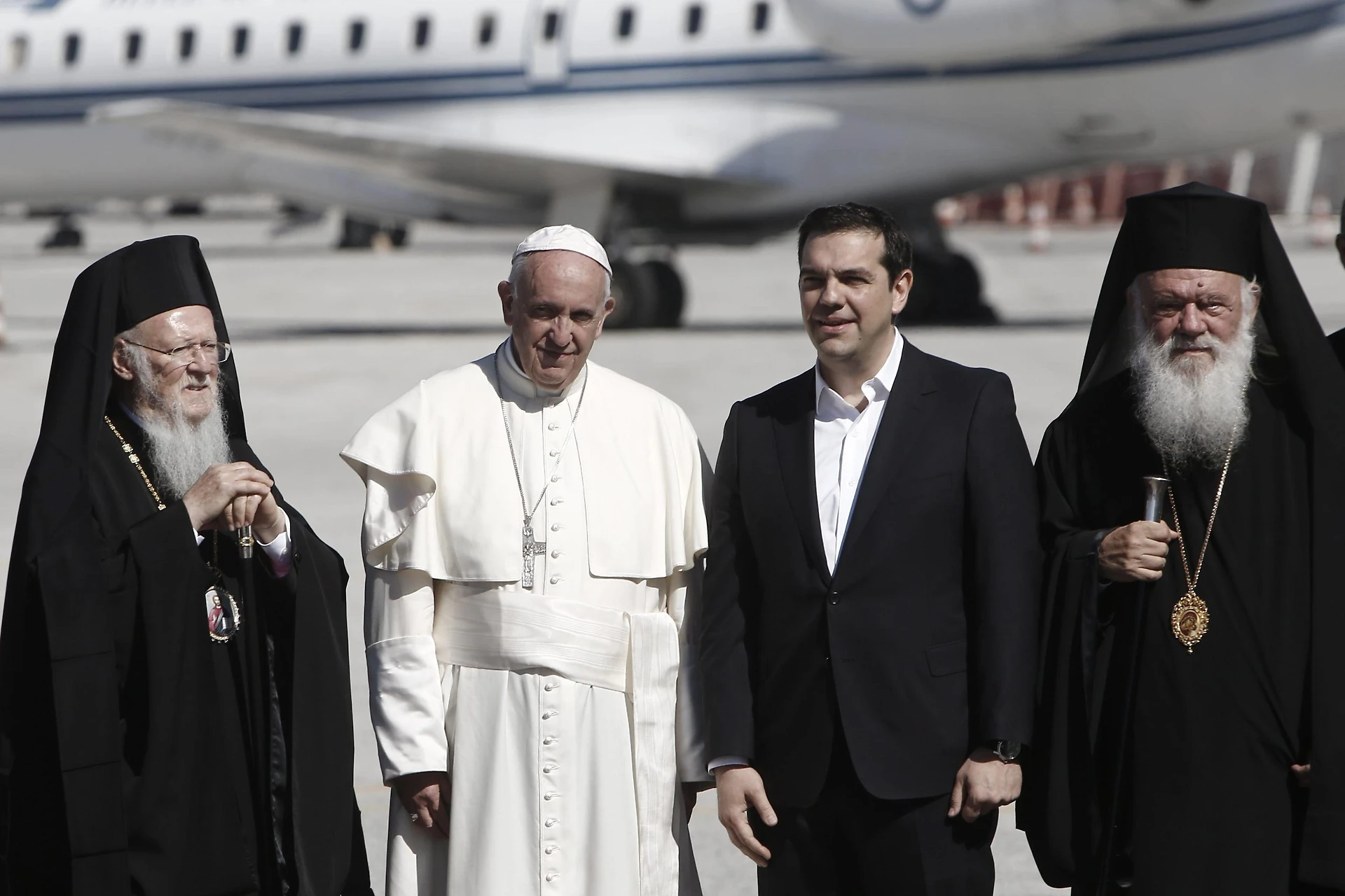 Papa Francesco a Lesbo: "Dodici migranti li porto via con me"