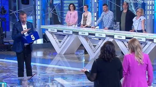 Affari Tuoi, "decisione facilissima": la trappola del dottore scatena lo studio