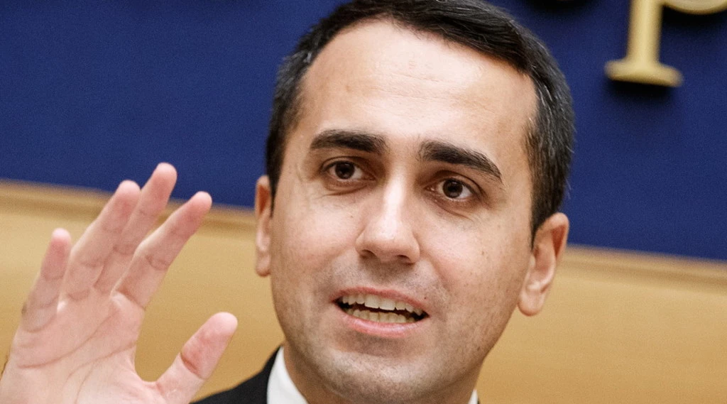 Luigi Di Maio contro Di Battista: "Vomita odio, cosa farei con lui"