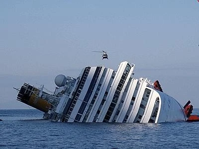 Concordia, i pm: &apos;&apos;Processo per Schettino&apos;&apos;. Costa Crociere chiede il patteggiamento