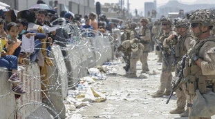 Afghanistan, "precettate anche le compagnie aeree civili". Pentagono, la situazione precipita