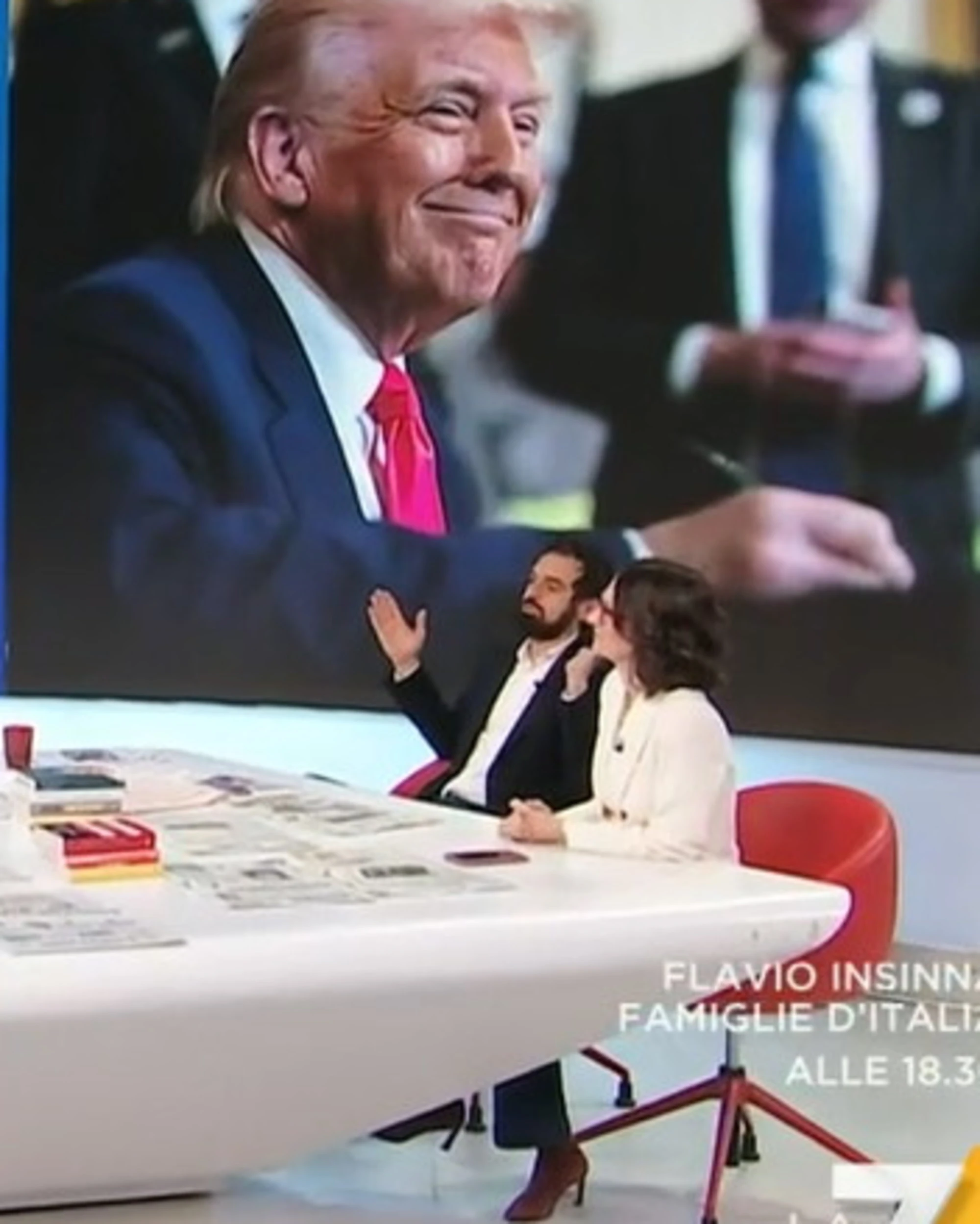 L'aria che tira, Giarrusso-Sapelli, tensione in studio