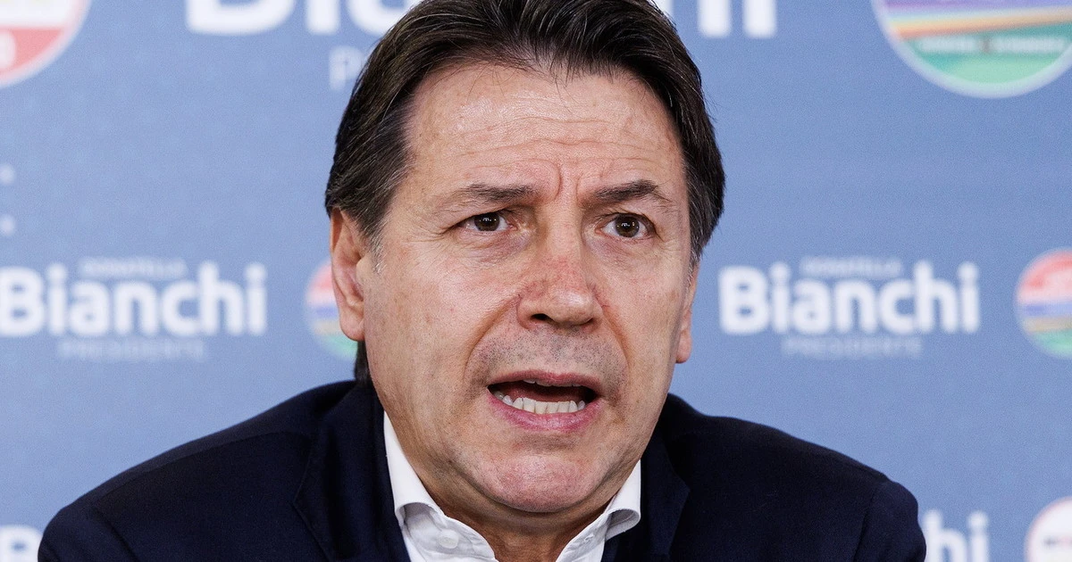 Giuseppe Conte, fucilata al grillino: "Niente processo, ma calci nel sedere fino a..."