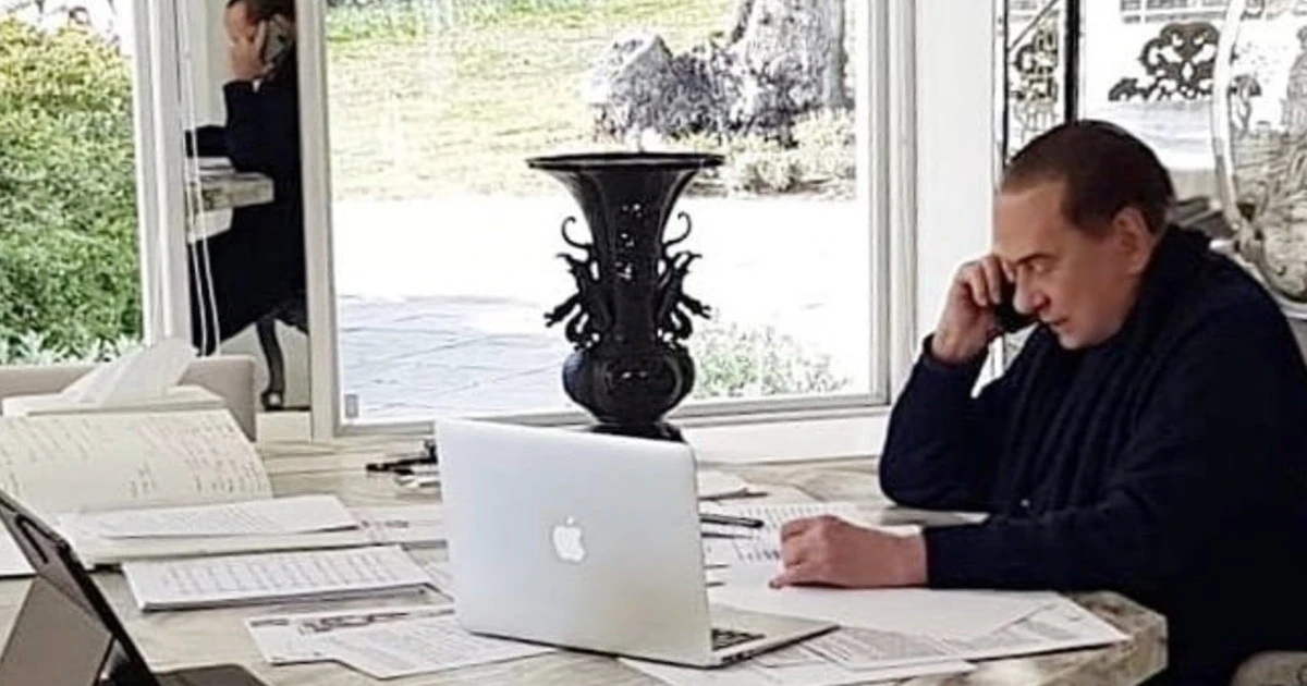 Coronavirus, Silvio Berlusconi in piena attività: la foto dalla videoconferenza, studia il piano anti-Conte?