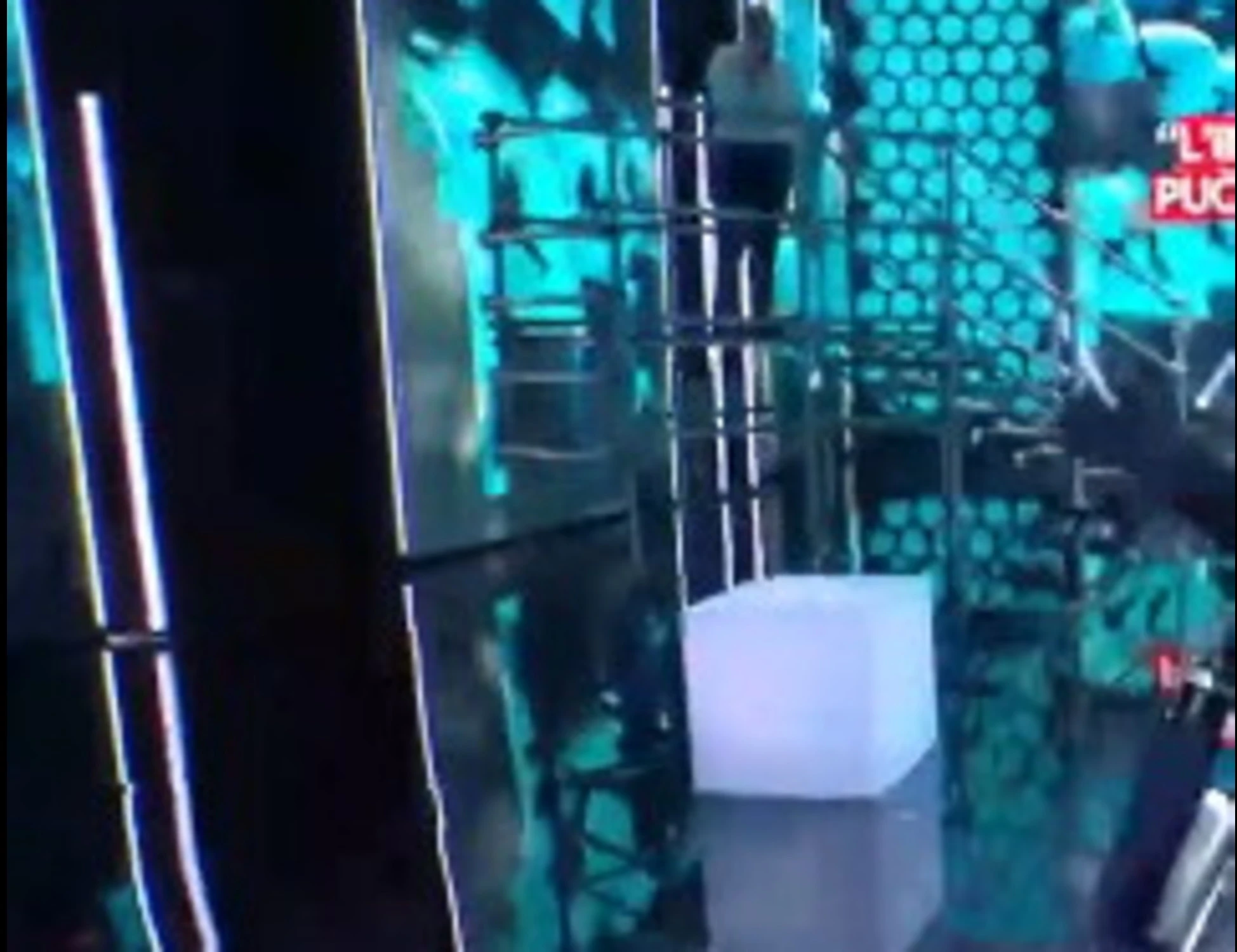 Fuori dal Coro, "vuole rubare il posto a Mario Giordano". Clamoroso: chi spunta in studio