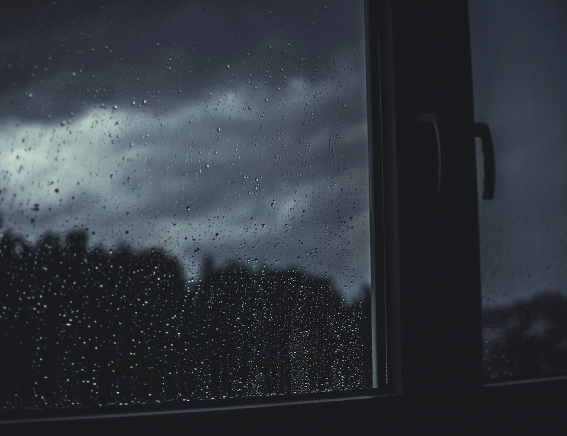 Meteo, Giuliacci avverte gli italiani: "Freddo e temporali", chi avrà il weekend rovinato