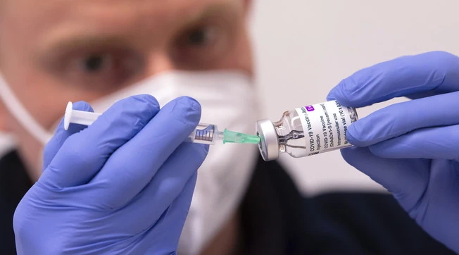 AstraZeneca, brutto sospetto: vogliono favorire il Regno Unito a discapito dell'Europa