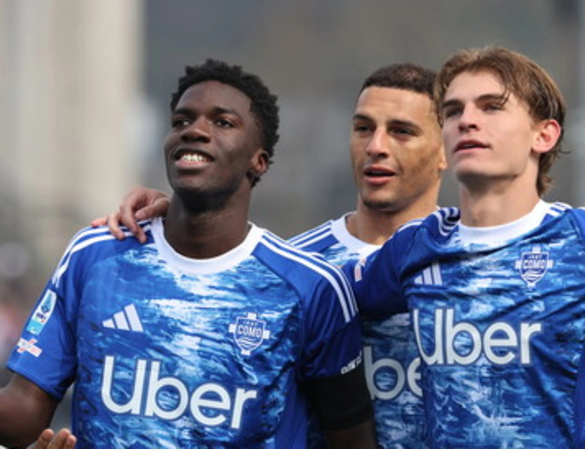 Como, 5 gol al Pisa e allungo Champions: la Juve è nei guai