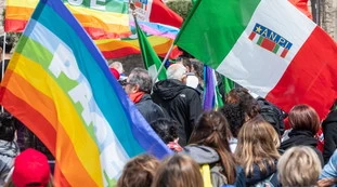 25 Aprile, "negozi chiusi": l'ultima follia della sinistra