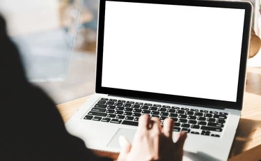 Windows 11, aggiornamento truffa: come ti svuotano il conto