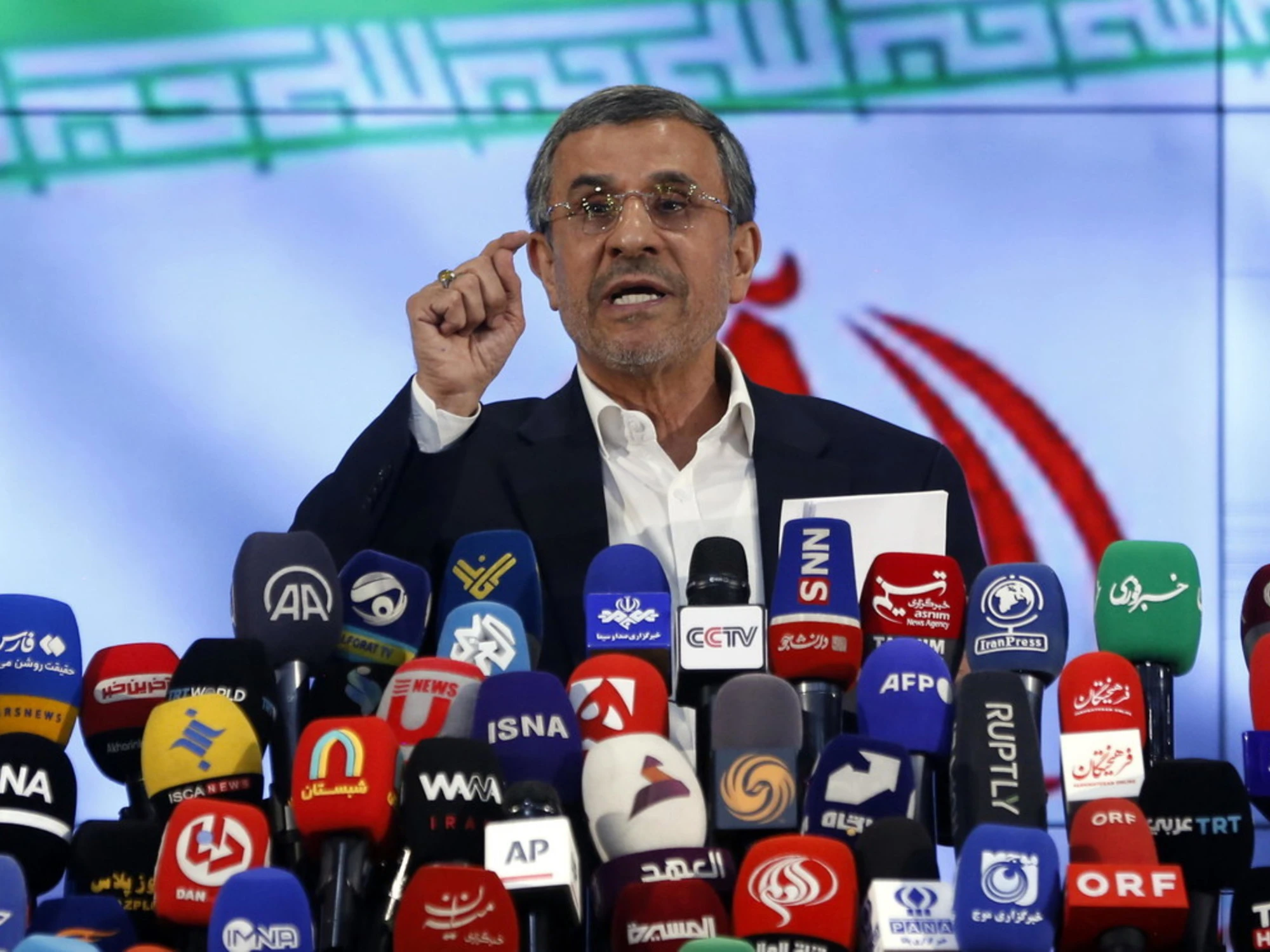 La vendetta di Israele: l'ayatollah si chiama fuori. Attentato ad Ahmadinejad