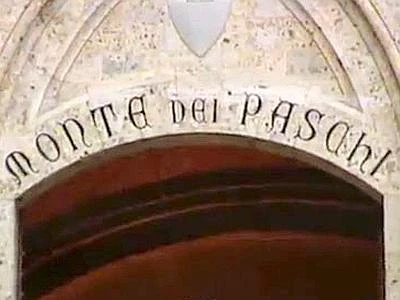 Mps, Mussari oltre tre ore dai pm. A Siena insulti e lancio di monetine