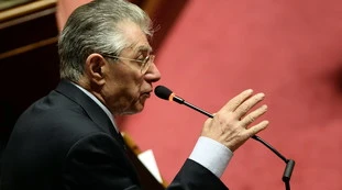 Umberto Bossi, clamoroso: rieletto al Senato. "C'è stato un errore": cosa è successo