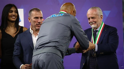 Napoli, indizio-De Laurentiis: "In buone mani", chi arriva in panchina