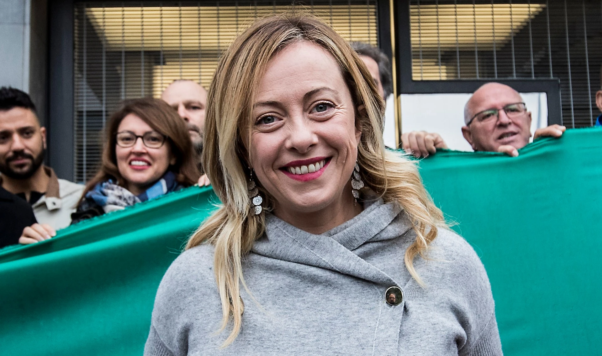 Giorgia Meloni, il sondaggio sul nuovo movimento sovranista: supera Forza Italia e Silvio Berlusconi