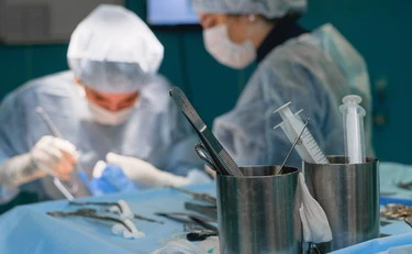 Operazione di routine all'addome, scoperta agghiacciante: all'interno....