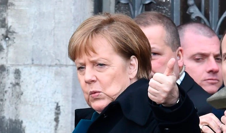 Angela Merkel, schiaffo all'Italia: addio alla missione Sophia