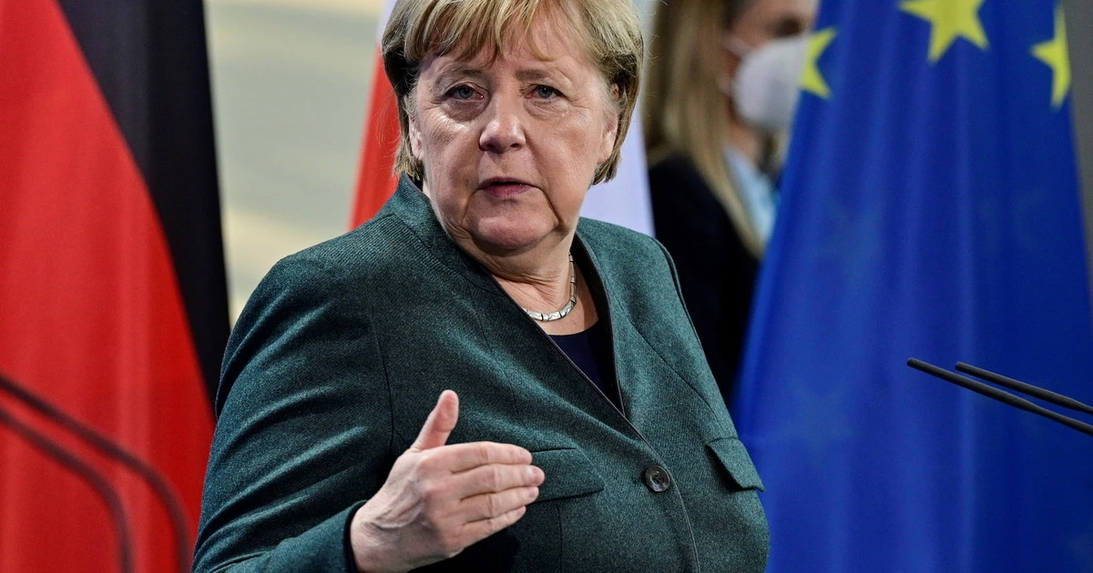 Angela Merkel, imbarazzo totale: parla di Ucraina? Toh, cosa "scorda" su Vladimir Putin