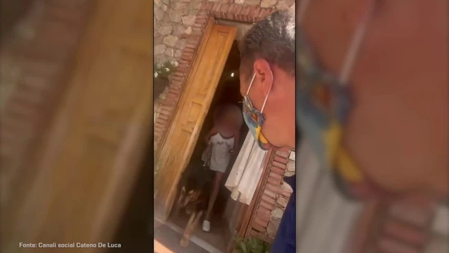 Fiamme in contrada Ziretto a Taormina, sindaco De Luca mette in salvo una donna