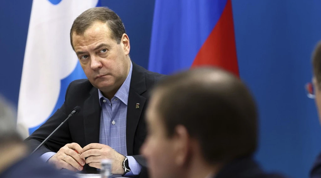 Medvedev, "l'agonia dell'Ucraina. Come finirà"