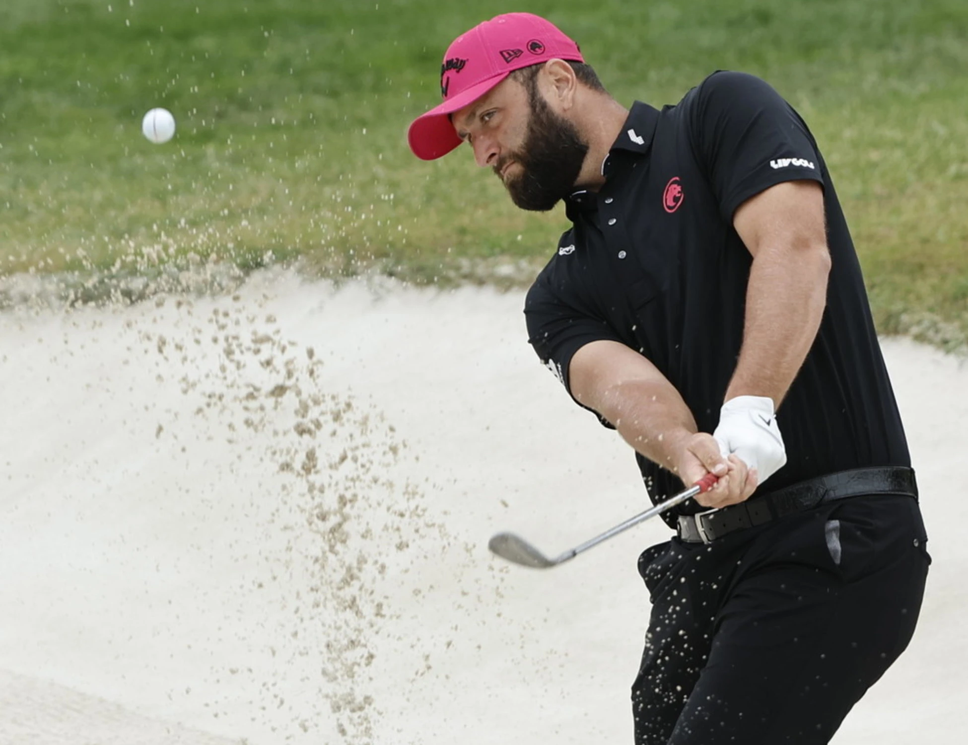 Jon Rahm, golfisti evacuati sul jet privato: come salva il torneo di Hong Kong