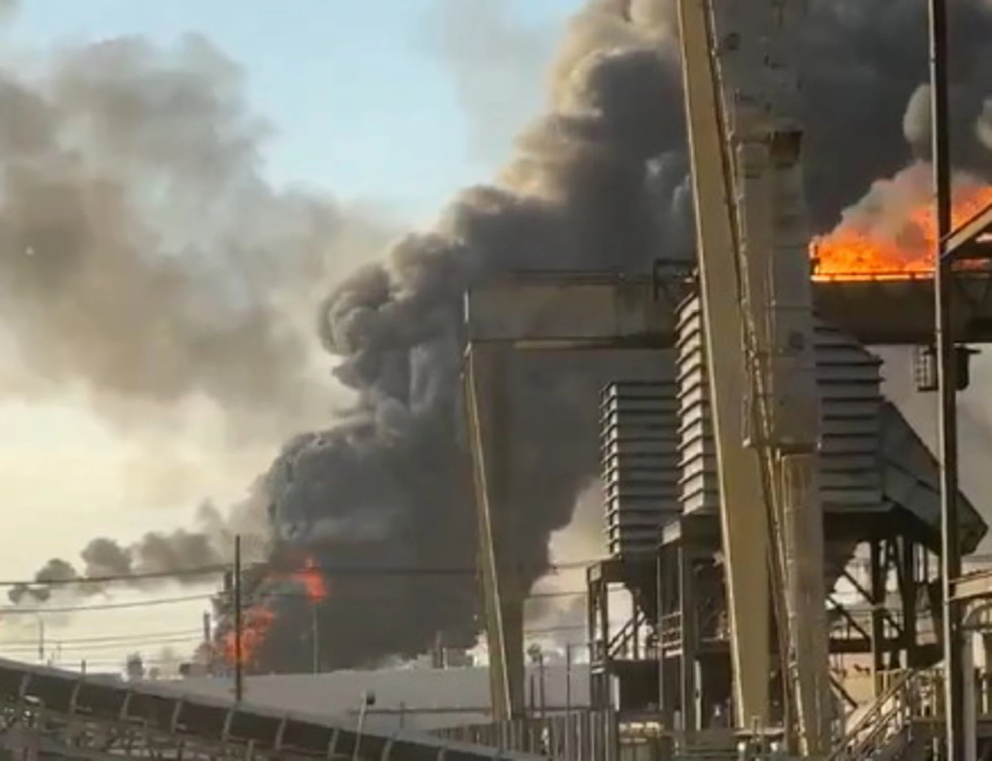 Iran, la guerra nel Golfo in diretta. "Arabia ed Emirati vicini a un intervento militare"