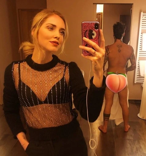 Chiara Ferragni, il selfie allo specchio con il nudo integrale di Fedez