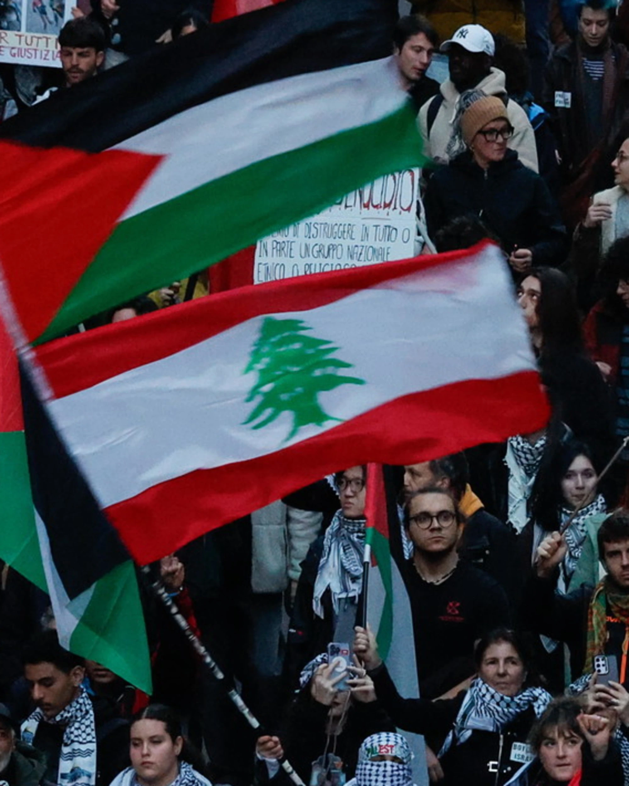 Sciacca, fa il saluto fascista durante manifestazione pro Gaza: denunciata 30enne