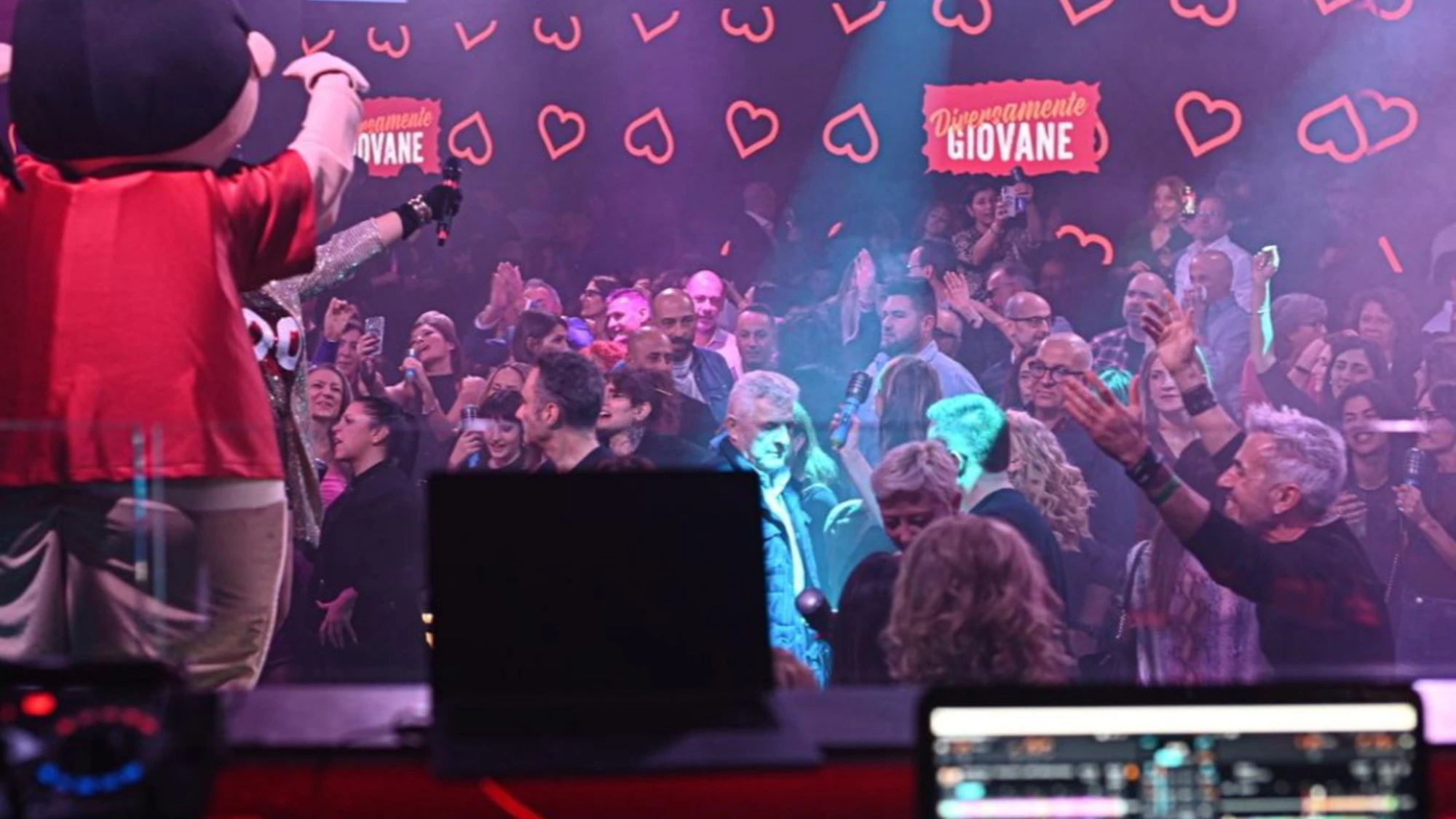 A Milano si torna a ballare come una volta, ma in discoteca si fanno anche visite mediche gratuite: il 30 novembre al MIB arriva “Diversamente Giovane”, la festa dedicata agli over 35 