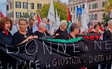 https://media.liberoquotidiano.it/C10uHW1VDw3rgutWAw-q7rDma49WJectOV6O4wvv8xU/width:800/quality:90/aW1hZ2VzLzIwMjUvMDgvMzAvMTczMzQ1MTY0LWEzOTQ3MTU1LTM5OTctNGFhZC05NjlkLWRlNzEwZTIxM2E5NS5qcGc.webp
