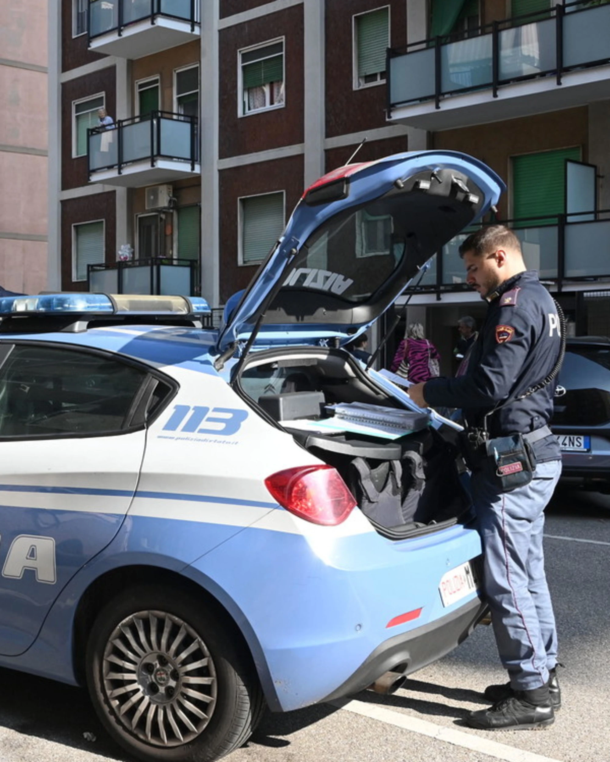 Sesto San Giovanni, 71enne si suicida durante lo sfratto: cosa ha scritto nel biglietto d'addio