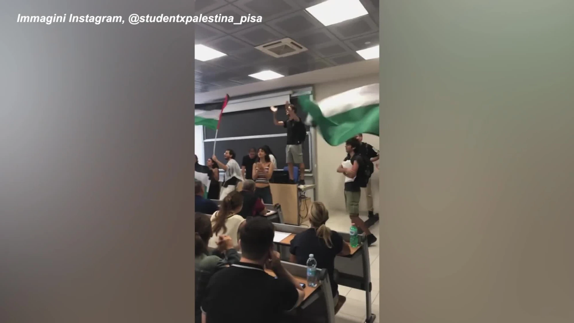 Pisa, blitz pro-Palestina in un'aula dell'Università: interrotta lezione in Ateneo