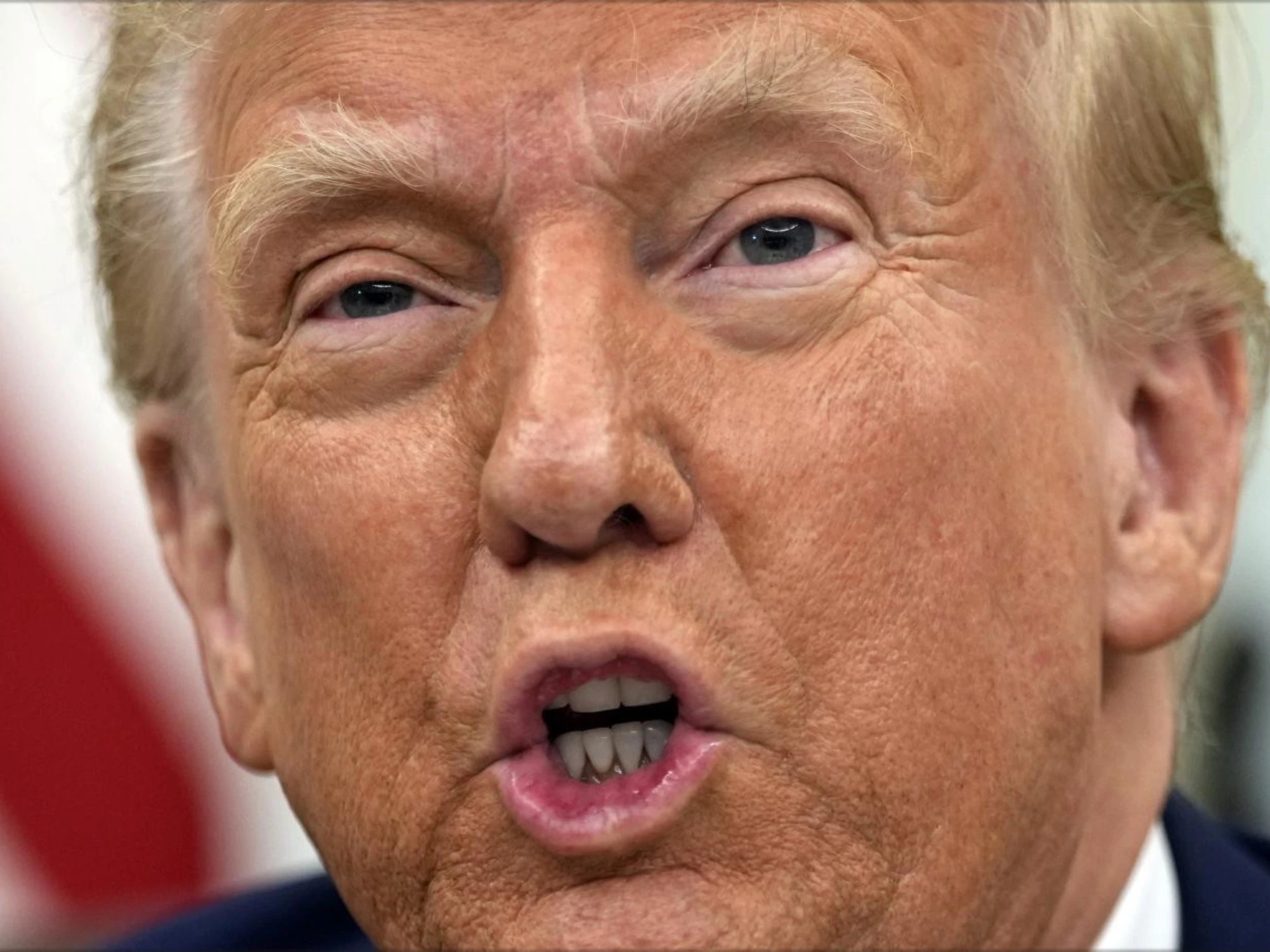 Donald Trump, scattano i dazi e lui esulta: "Negli Usa stanno arrivando miliardi di dollari"