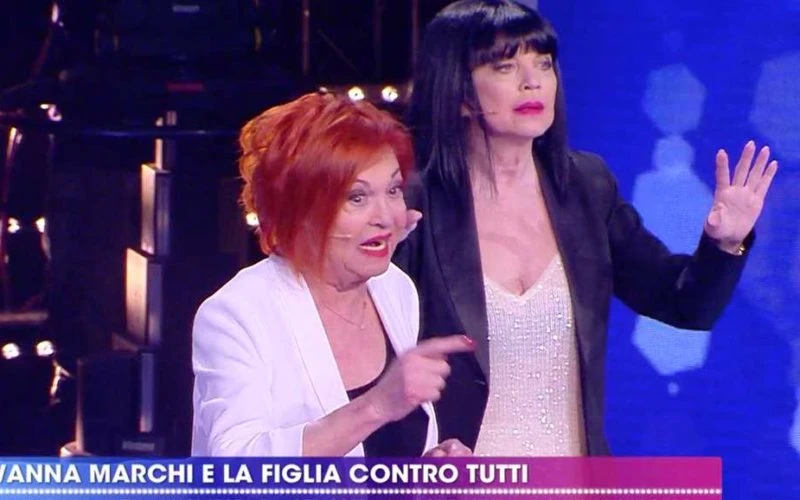 Live - Non è la D'Urso, Wanna Marchi e la figlia contro Barbara d'Urso: "Se fai quello che fa lei..."