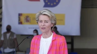 Afghanistan, Ursula von der Leyen: "I Paesi devono aumentare le quote di accoglienza dei profughi"