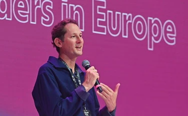 La Repubblica, "ufficialmente in vendita": rivolta contro Elkann