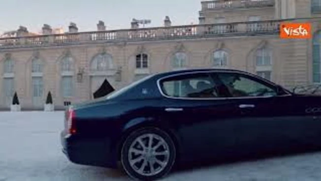 La premier Giorgia Meloni arriva all'incontro dei volenterosi a Parigi